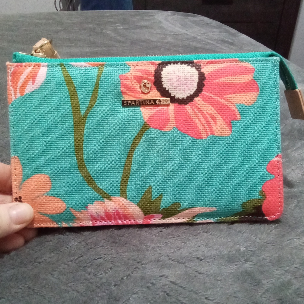 🌻Spartina 449 floral wristlet